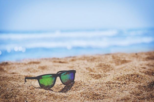 I left my sunglasses on the beach